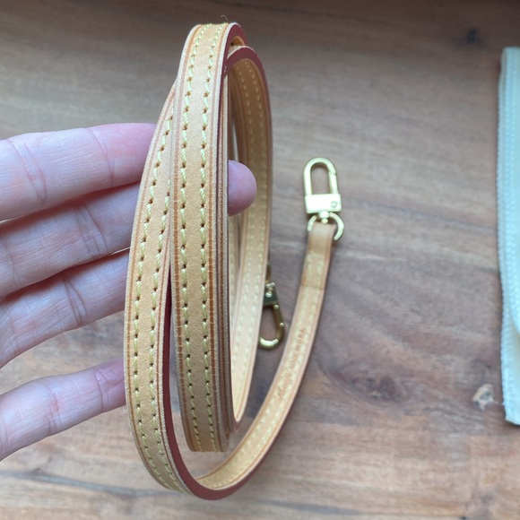 Louis Vuitton Pouch - Picture 13 of 13